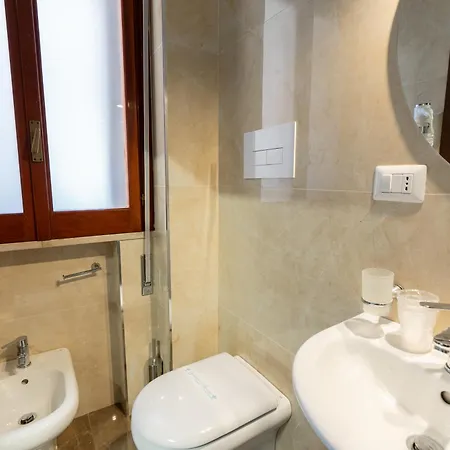 Santa Croce Apartment *
